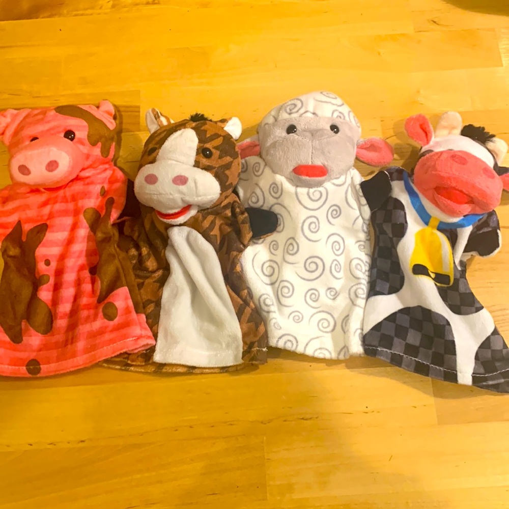 Melissa and Doug farm puppets almost new